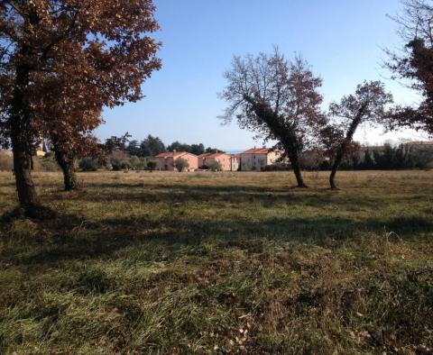 Exceptional offer of urbanized land just 200 meters from the sea in Umag-Novigrad area 