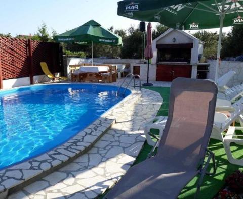 Apart-Haus mit 5 Apartments mit Swimmingpool und herrlichem Meerblick zum Verkauf in Rogoznica - foto 12