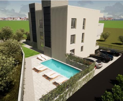 Appartements neufs à vendre à Ciovo à seulement 150 mètres de la mer, résidence avec piscine et garage - pic 9