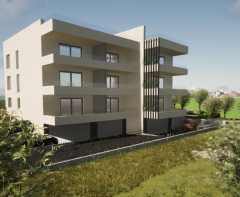 Neue Wohnungen zum Verkauf auf Ciovo, nur 150 Meter vom Meer entfernt, Wohnanlage mit Swimmingpool und Garage - foto 10