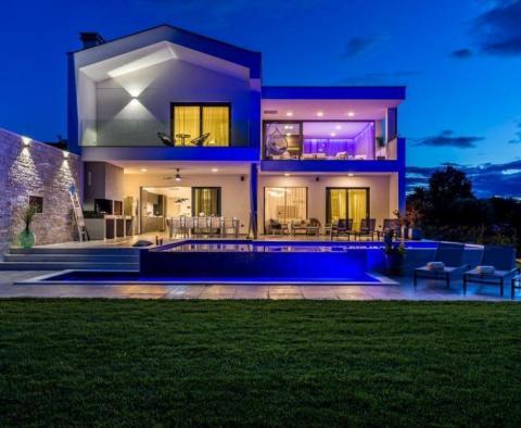 Villa design de luxe 5***** étoiles avec vue sur la mer à Kastelir, Poreč - pic 2