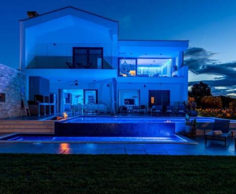 Villa design de luxe 5***** étoiles avec vue sur la mer à Kastelir, Poreč - pic 44