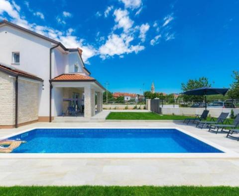 Weiße Villa mit Pool in der Nähe von Porec, nur 4 km vom Meer entfernt - foto 2