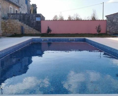 Zwei solide Steinvillen mit Swimmingpool zum Verkauf in Višnjan, Porec - foto 4