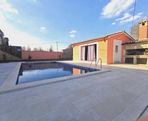 Two solid stone villas with swimming pool for sale in Višnjan, Porec area - pic 8