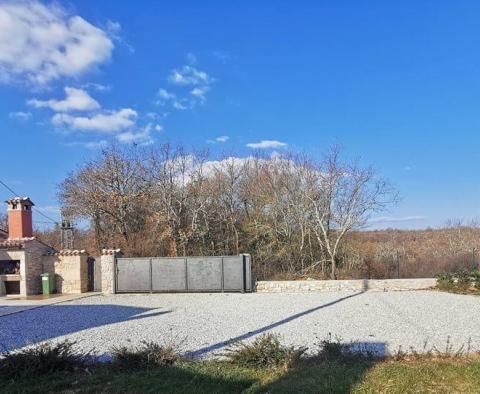 Dvě masivní kamenné vily s bazénem na prodej ve Višnjanu, oblast Poreč - pic 12