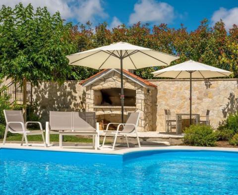 Butikový hotel se 7 apartmány a krásnou zahradou v Bašce na Krku, pouhých 500 metrů od moře - pic 5