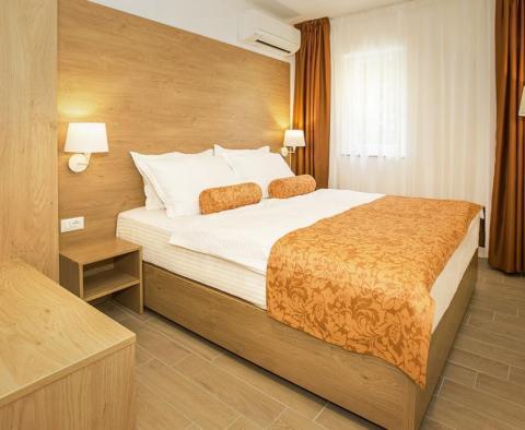 Butikový hotel se 7 apartmány a krásnou zahradou v Bašce na Krku, pouhých 500 metrů od moře - pic 18