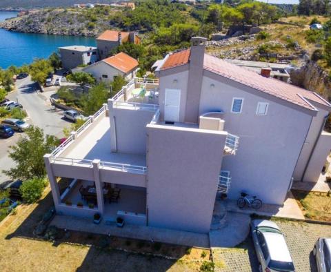 Erstaunliches Anwesen mit 5 Apartments nur 50 Meter vom Meer entfernt im dalmatinischen Novigrad - foto 3