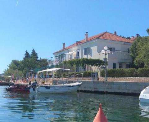 Amazing 5-bedroom apartment on the first line to the sea in Zadar area, right opporsite yachting moorings - pic 2