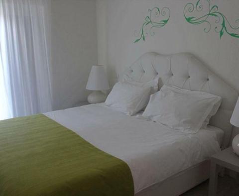 Butikový hotel na prodej v oblasti Basanja nedaleko Umagu jen 850 metrů od pláží - pic 10