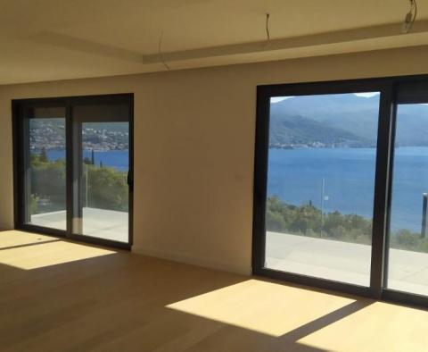 Luxury penthouse of 234.16 m2 with panoramic sea views in Costabella next to Hilton 5***** hotel - pic 32
