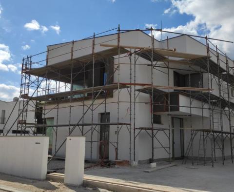 Glamorous villa with swimming pool and sea view under construction in Fazana - pic 8