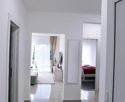 Új villa három apartmannal Matuljiban - pic 9