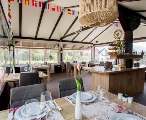 Schöne touristische Immobilie mit Restaurant in der Nähe der Plitvicer Seen zu verkaufen - foto 4