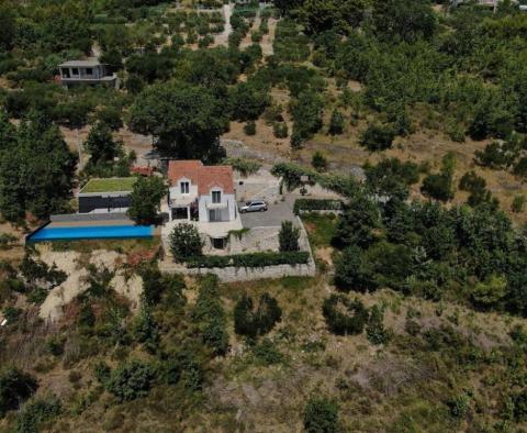 Wunderschöne abgelegene Villa in Jesenice an der Riviera von Omis - foto 9