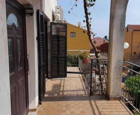 Offre exceptionnelle à Rovinj en plein essor - deux appartements avec grand jardin et garage à seulement 600 mètres de la mer - pic 19