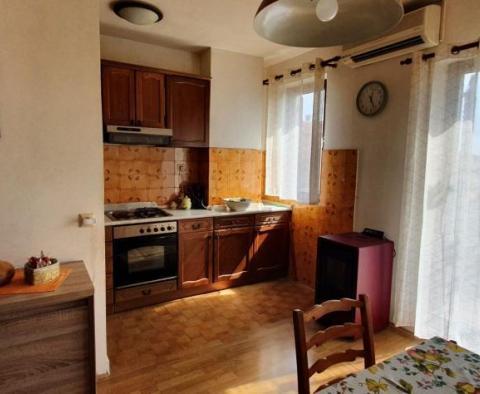 Offre exceptionnelle à Rovinj en plein essor - deux appartements avec grand jardin et garage à seulement 600 mètres de la mer - pic 20