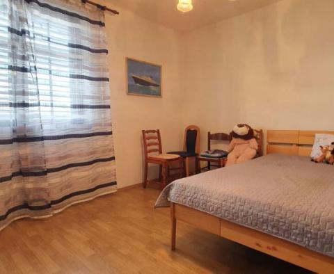 Offre exceptionnelle à Rovinj en plein essor - deux appartements avec grand jardin et garage à seulement 600 mètres de la mer - pic 27