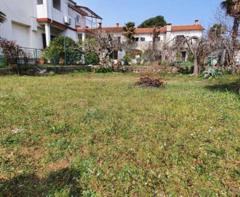 Horká nabídka v prosperující Rovinji - dva apartmány s velkou zahradou a garáží jen 600 metrů od moře - pic 36