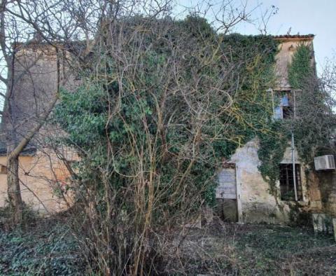 Maison en pierre à moderniser à Tinjan, possibilité de faire 5 unités résidentielles - pic 2