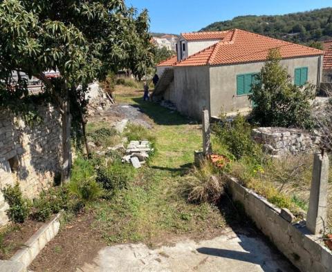 Zwei Häuser zur Modernisierung in Selca, Brac mit Meerblick - foto 6