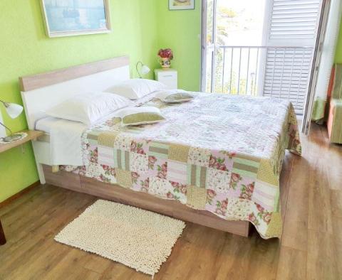 Apartment mit drei Schlafzimmern direkt am Meer direkt an der Riva von Makarska! - foto 10