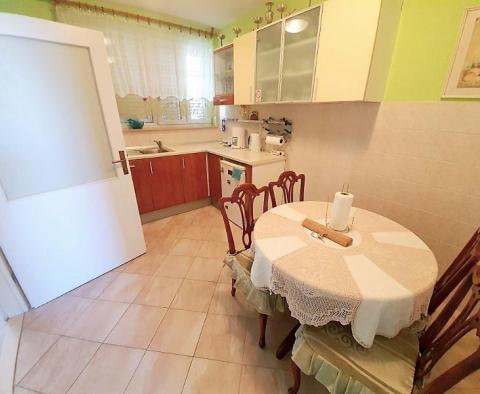 Három hálószobás tengerparti apartman közvetlenül a Makarska riván! - pic 12