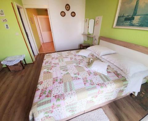 Apartment mit drei Schlafzimmern direkt am Meer direkt an der Riva von Makarska! - foto 14