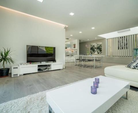 Villa design élégante avec piscine dans le quartier de Rabac-Labin - pic 13