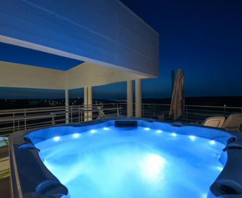 Designer villa with sea views in Zadar area - pic 22