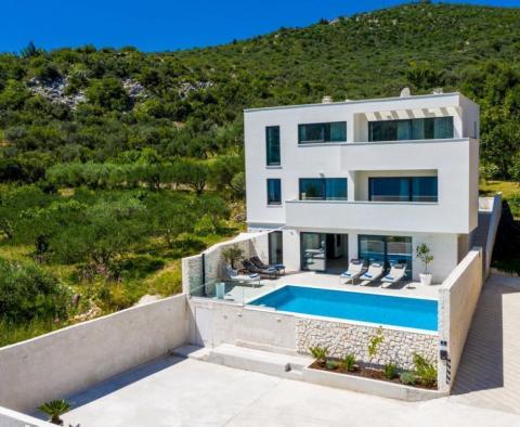 New modern villa in Dubrovnik outskirts on the first line to the sea just 30 meters from the beach - pic 2