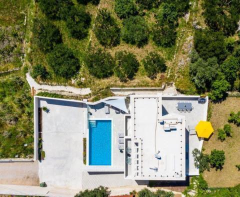 Новая современная вилла в пригороде Дубровника на первой линии моря всего в 30 метрах от пляжа - фото 38