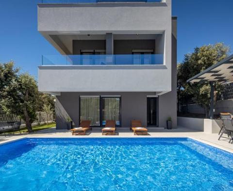 Schöne Villa zum Verkauf in der Gegend von Zadar, nur 30 Meter vom Meer entfernt - foto 5