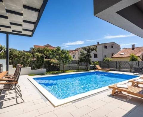 Schöne Villa zum Verkauf in der Gegend von Zadar, nur 30 Meter vom Meer entfernt - foto 7