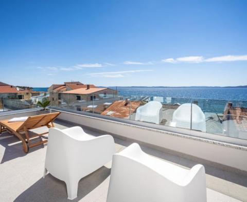 Schöne Villa zum Verkauf in der Gegend von Zadar, nur 30 Meter vom Meer entfernt - foto 2
