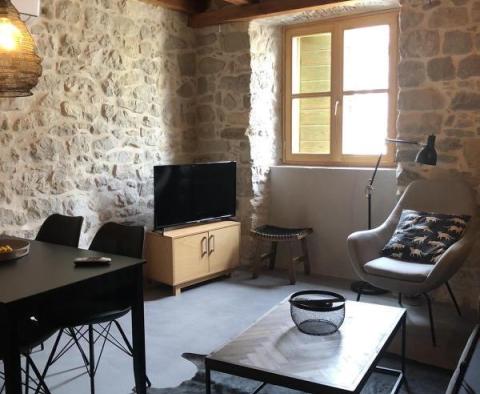 Csodálatos felújított kőház 4 apartmanból Kastel Stariban - pic 4