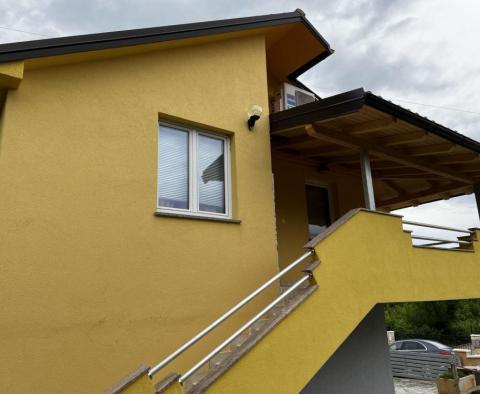 Belle maison de couleur jaune à Sveti Ivan Dobrinjski, Dobrinj - pic 13