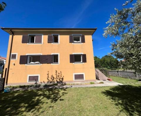 Glänzendes Haus mit drei Wohneinheiten und einer Taverne in der Gegend von Labin 