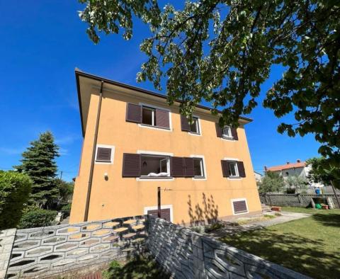 Glänzendes Haus mit drei Wohneinheiten und einer Taverne in der Gegend von Labin - foto 2