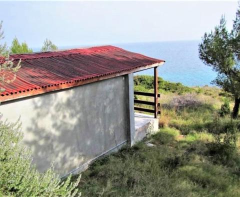 Dům u moře na pozemku 2 700 m2 na jižní straně Hvaru - pic 2