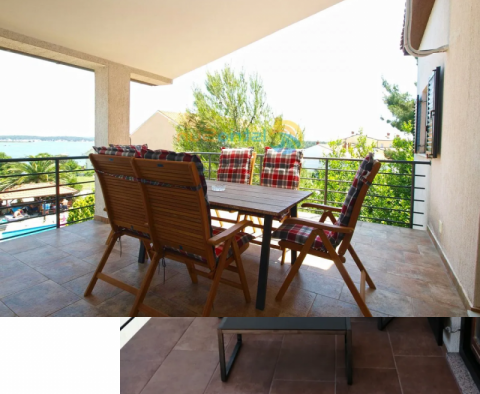 Apart-house of 4 apartments for sale in Medulin, just 150 meters from the sea 
