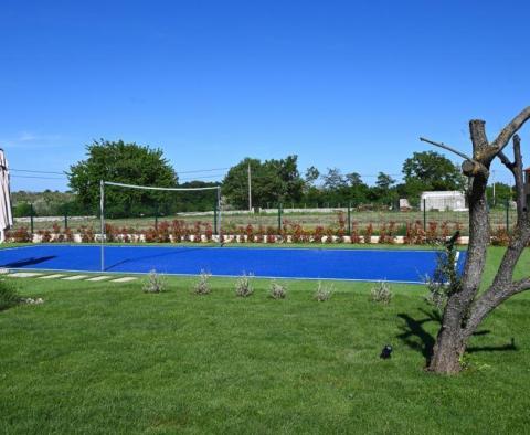 Nově postavená jednopodlažní vila s bazénem v klidné lokalitě ve Svetvincenat! - pic 11