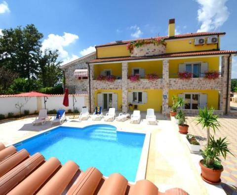 Bright property in Porec area with swimming pool and 4 apartments - pic 3