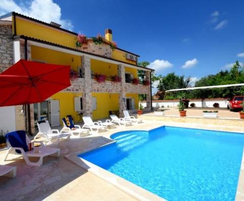 Bright property in Porec area with swimming pool and 4 apartments - pic 4