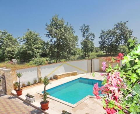 Bright property in Porec area with swimming pool and 4 apartments - pic 8