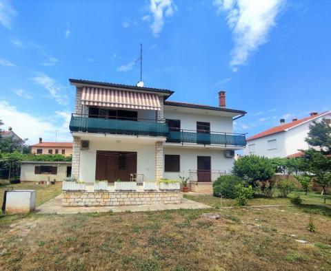 House of three apartments in Valbandon, Fažana for sale just 550 meters from the sea 