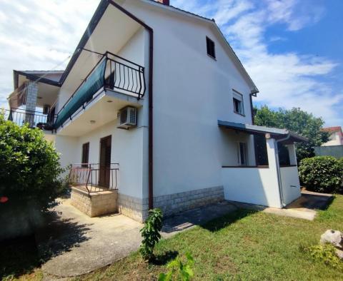 House of three apartments in Valbandon, Fažana for sale just 550 meters from the sea - pic 2