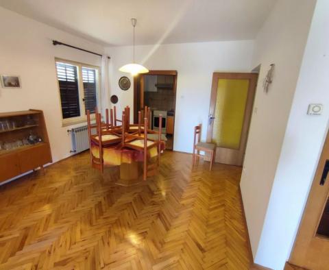 Három apartmanból álló ház Valbandonban, Fažana városában eladó mindössze 550 méterre a tengertől - pic 31