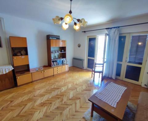 Három apartmanból álló ház Valbandonban, Fažana városában eladó mindössze 550 méterre a tengertől - pic 32